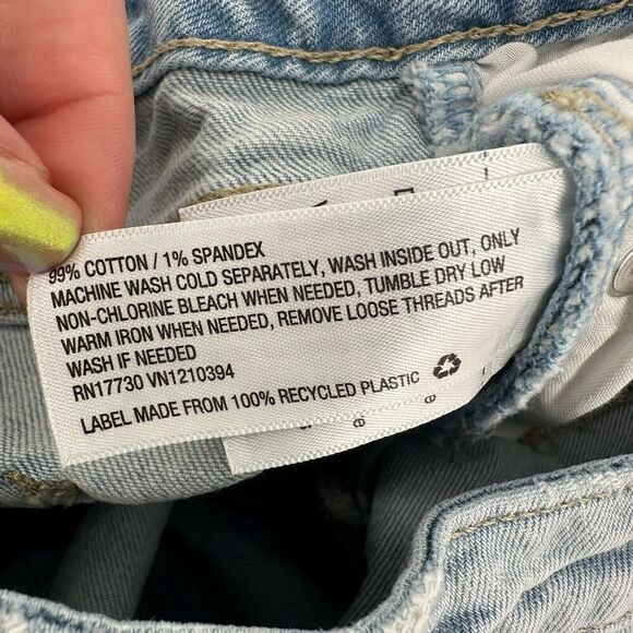 Universal Thread High Rise Shortie Blue Jean Shorts Light Wash Size 12 31 Waist - Picture 6 of 7